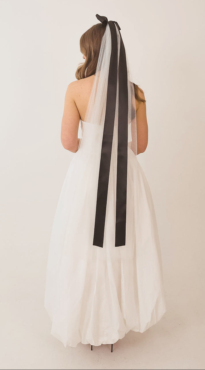 The detachable ribbon bow veil