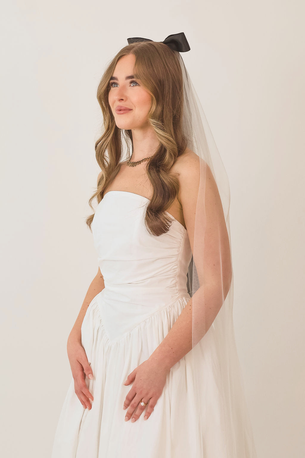The detachable ribbon bow veil